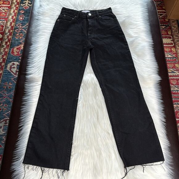 Zara Black High Rise Button Fly Cropped Jeans - Picture 2 of 6